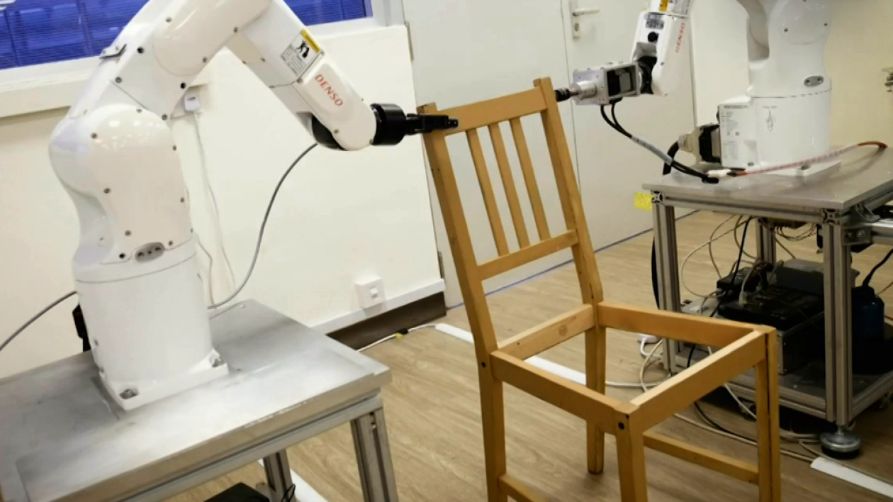 Robot złożył krzesło w 20 minut
